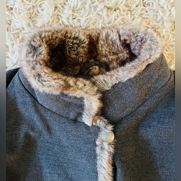J Jill Vest Grey With Faux Fur Collar. - Picture 10 of 10